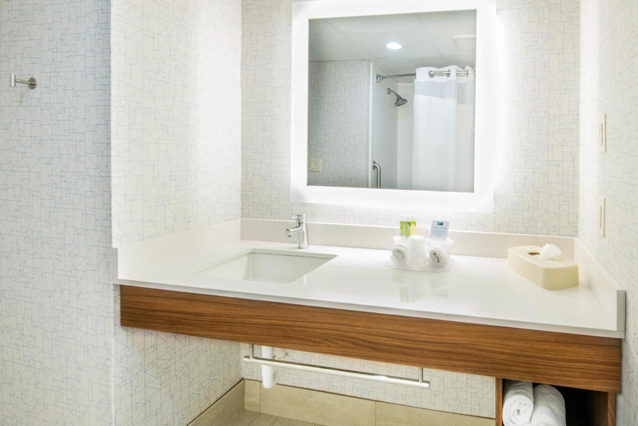 Holiday Inn Express Woodbridge By Ihg Avenel Luaran gambar