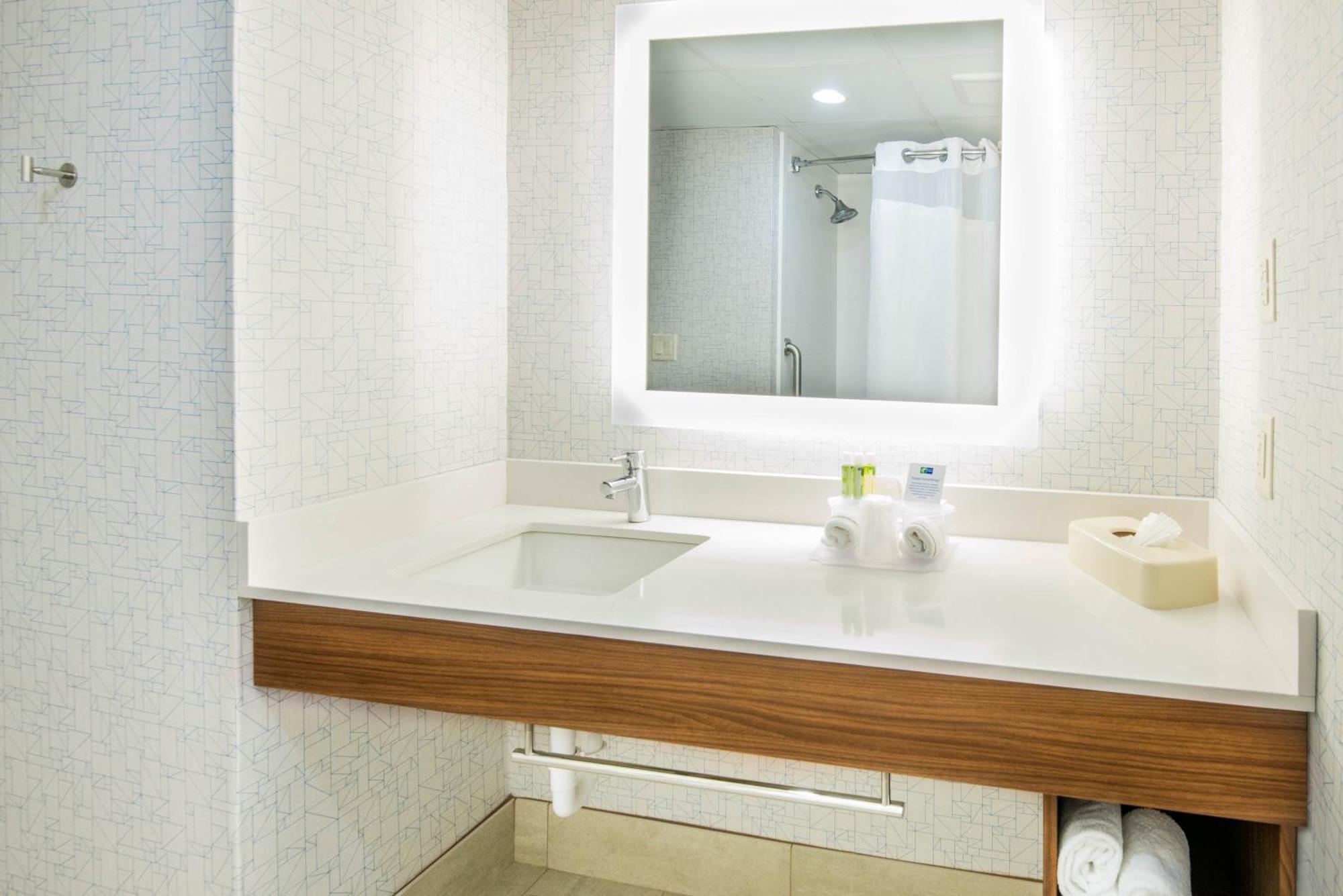 Holiday Inn Express Woodbridge By Ihg Avenel Luaran gambar