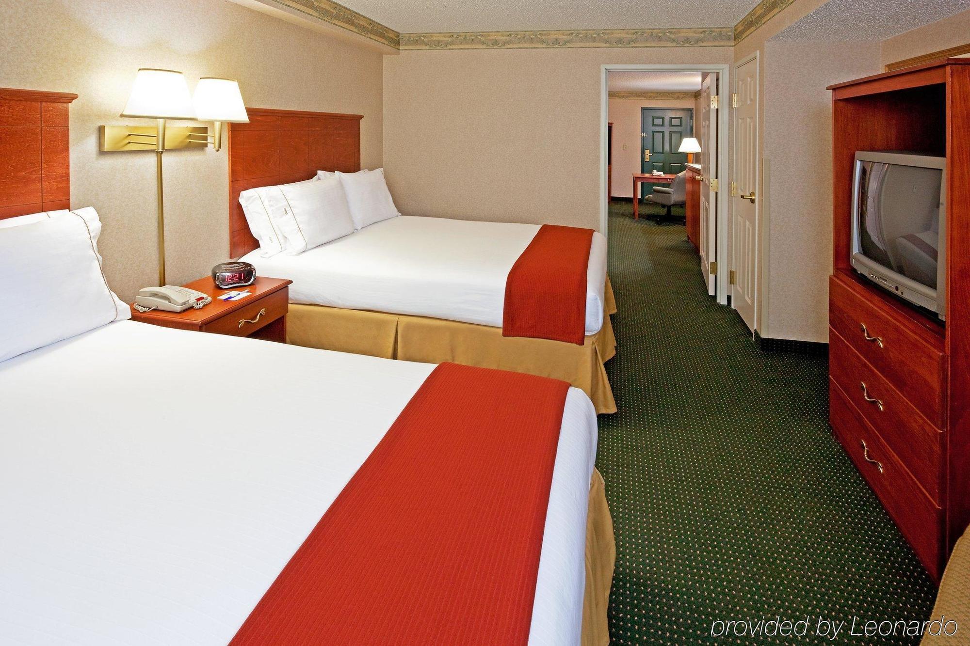 Holiday Inn Express Woodbridge By Ihg Avenel Luaran gambar