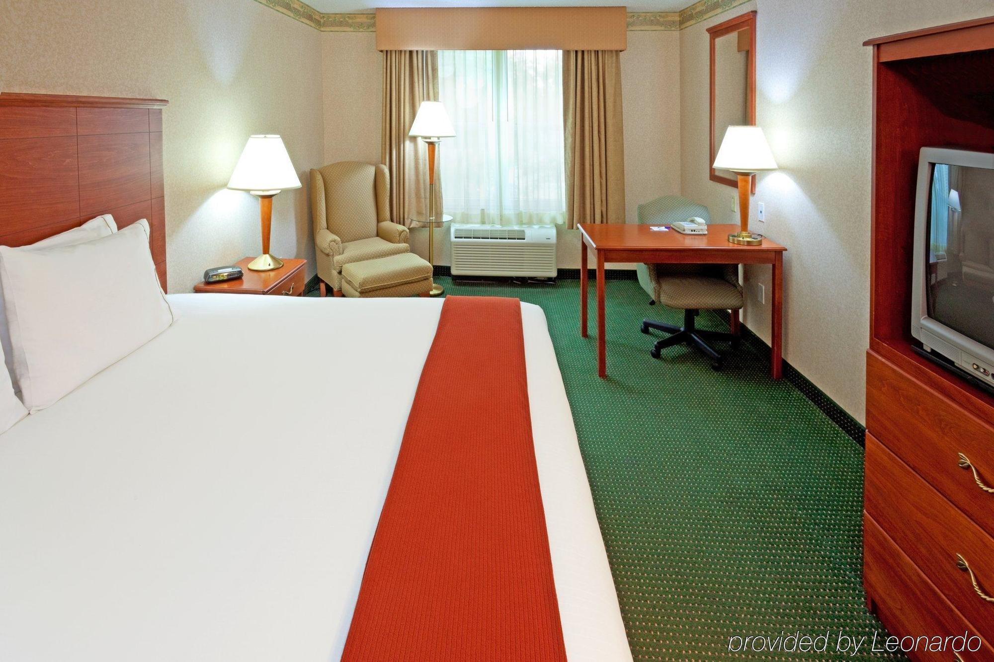 Holiday Inn Express Woodbridge By Ihg Avenel Luaran gambar